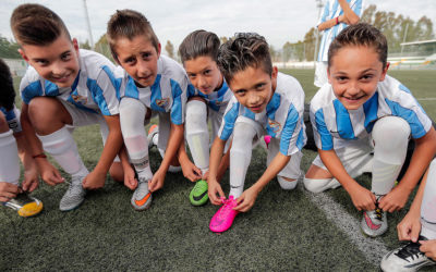 Malaga CF Tying laces Malaga CF Tying laces